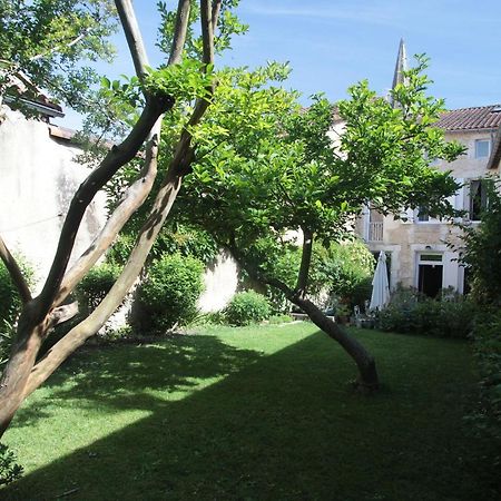 Le Magnolia Bed & Breakfast La Rochefoucauld Exterior photo